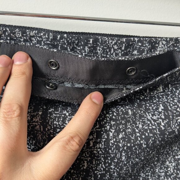 NWT Lululemon Vinyasa Wrap - black and white - one size - Picture 7 of 10